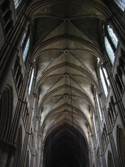 Reims_Catedral-bóveda-acanalada-arco-curvo-CC-Magnus_Manske