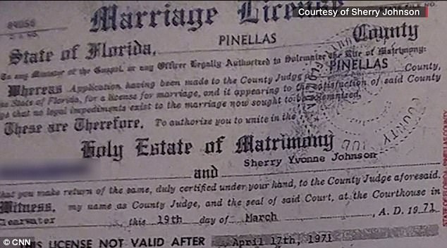 En la foto está la licencia de matrimonio que recibieron Sherry Johnson y Alfonsa Tolbert en el condado de Pinellas.