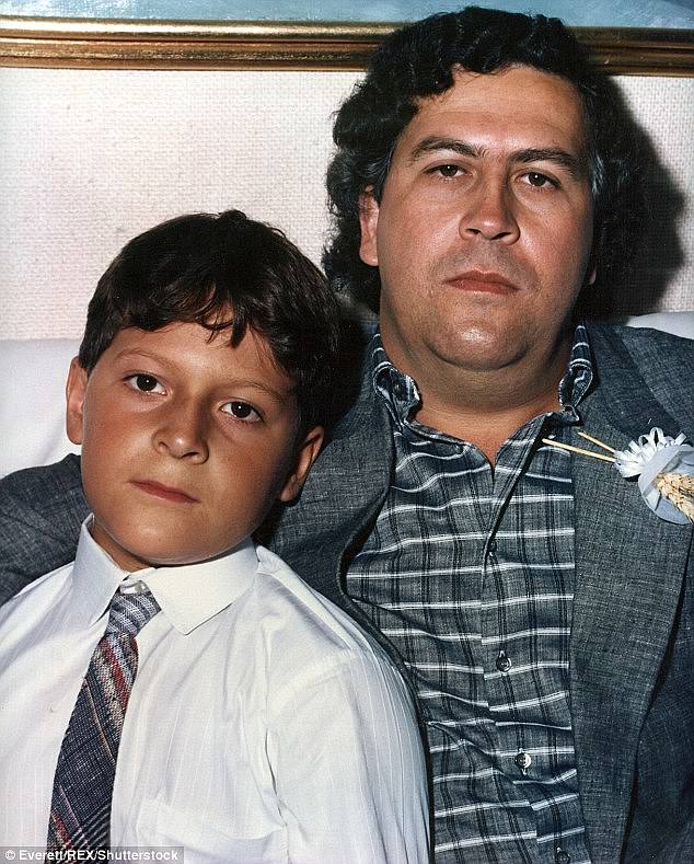 La madre de dos también dijo que Escobar la obligó a abortar en la calle (en la foto con su hijo Sebastián) cuando tenía solo 14 años.