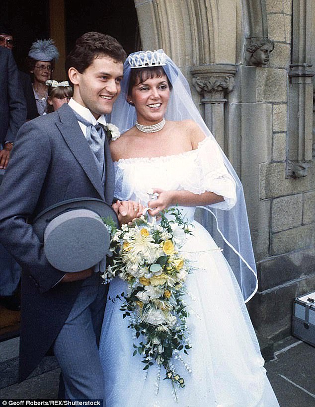 'No sabía lo que estaba pasando en mi mundo': Paul le dijo al campamento que su matrimonio con Maria Cosgrove (en la foto) se rompió poco después de la muerte de la princesa Diana en 1997