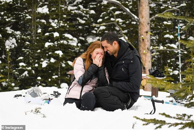 Felices para siempre: el ganador del premio Nayel le propuso matrimonio a Jennifer el año pasado mientras disfrutaban juntos de unas vacaciones de esquí.