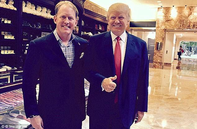O'Neill, que ahora trabaja para Fox News, fue partidario de Trump durante la campaña presidencial.  Los dos en la foto de arriba en una publicación de Instagram.