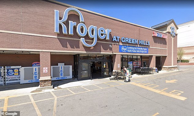 El incidente ocurrió el martes por la tarde en un Krogers en Green Hills, Tennessee.