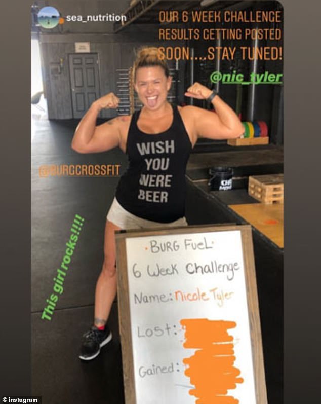 Publicó esta foto en Instagram en febrero que la mostraba en un gimnasio de CrossFit.  Ella escribió: Ahora tengo que seguir adelante y seguir adelante porque el panorama general y el viaje allí es todo lo que importa.