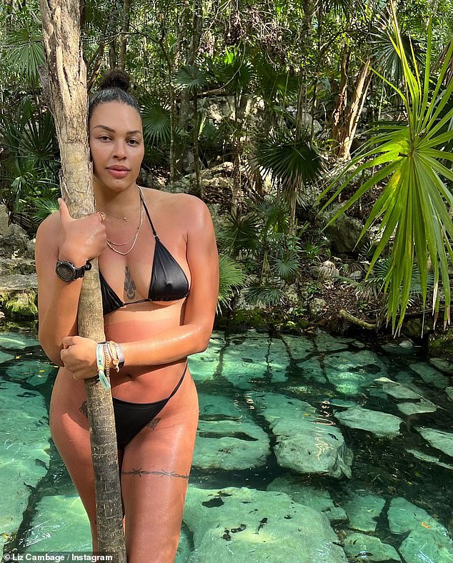 La atleta se desnudó hasta quedar en un diminuto bikini tipo tanga mientras estaba de vacaciones en México en abril.