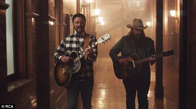 Nueva pista: Joi lanzó un video para su nuevo dúo con la estrella de la música country Chris Stapelton llamado Say Something el jueves. 
