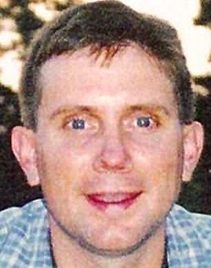Mike desapareció en diciembre de 2000 mientras cazaba patos cerca de Tallahassee.