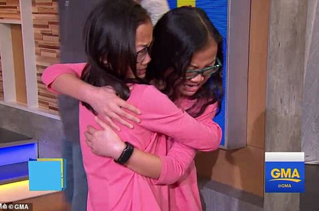 Audrey Doering y Gracie Rainsberry compartieron su primer abrazo en vivo en Good Morning America en 2017 cuando tuvieron un emotivo reencuentro.