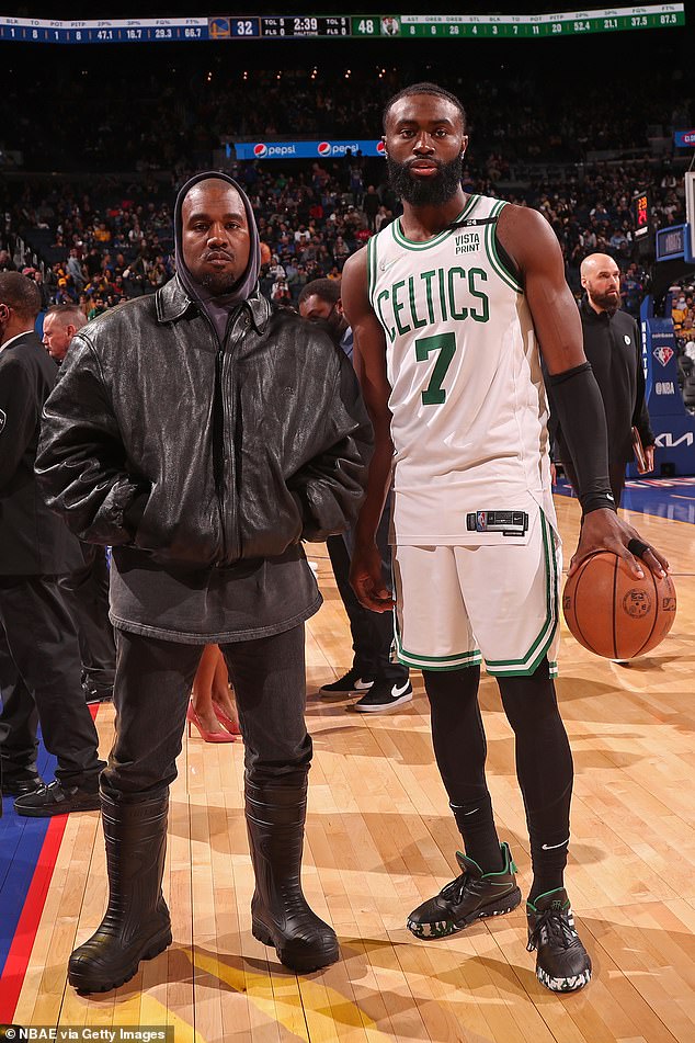 El ala de la NBA firmó acuerdos con la empresa de marketing del rapero Kanye West