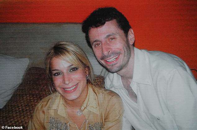 Aurea Vasque-Rijos aparece en la foto con Adam Joel Anhang, quien fue su esposo seis meses antes de que ella conspirara para matarlo.