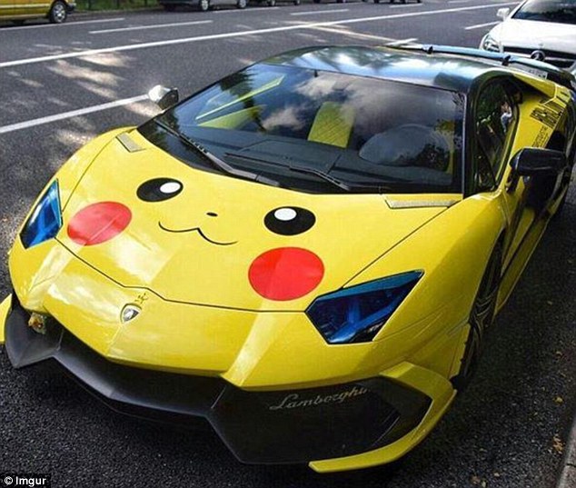 ¡Pokémon GO!  Este Lamborghini (sí, alguien le hizo eso a un automóvil que costó cientos de miles de dólares) está en excelentes condiciones para cazar Pokémon.