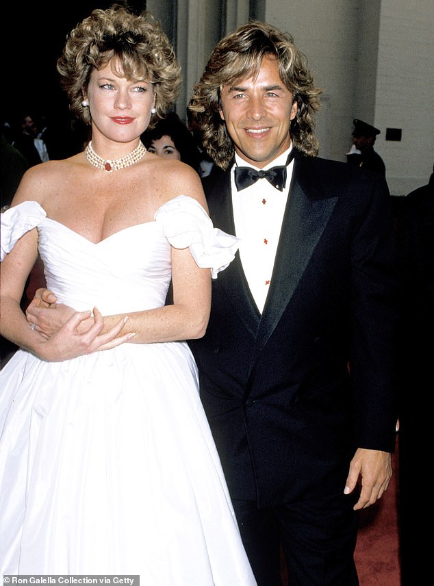 Eran una pareja poderosa: Johnson con Griffith en los Premios de la Academia en la década de 1990