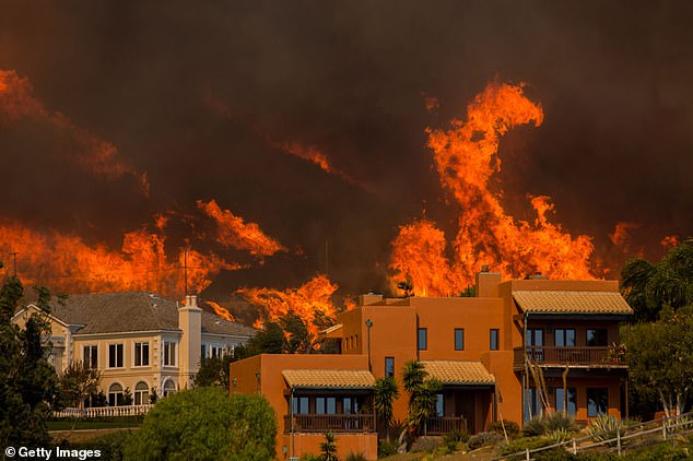 La casa no se vendió y quedó prácticamente destruida en los devastadores incendios forestales de Malibú de noviembre de 2018.