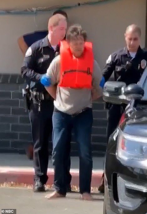Fue arrestado por el Departamento de Policía de Newport Beach y registrado en la Cárcel del Condado de Orange con una fianza de $3 millones.