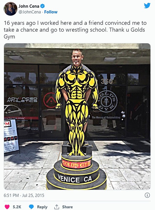 John Cena dijo en Twitter en 2015 que mientras trabajaba en Gold's en 1999, un amigo lo convenció de asistir a una escuela de lucha libre profesional.