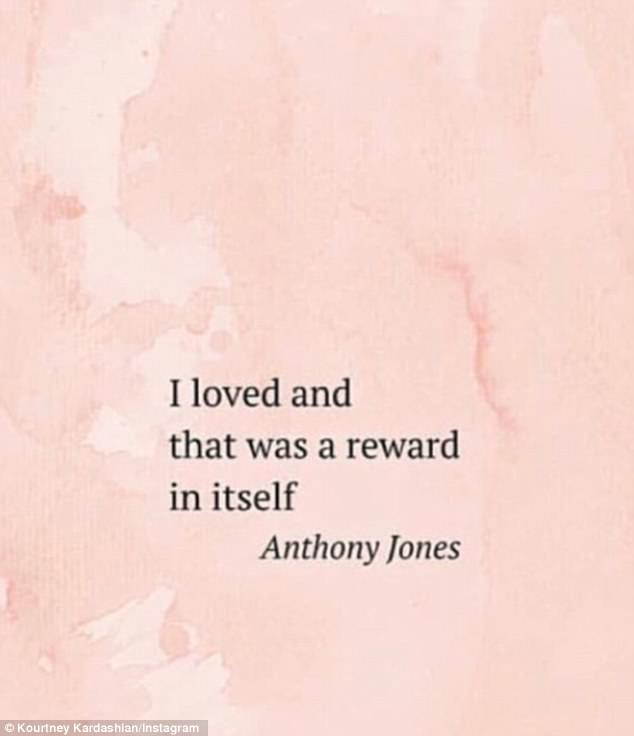 Interesante: el martes, Kourtney compartió una cita de su historia de Instagram de Anthony Jones