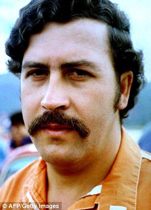 A los 24 años, Phillip dice que sus padres adoptivos le hablaron por primera vez sobre su padre biológico.  Su padre, Patrick, afirmó que en realidad era el hijo mayor del narcotraficante más notorio del mundo, Pablo Escobar.