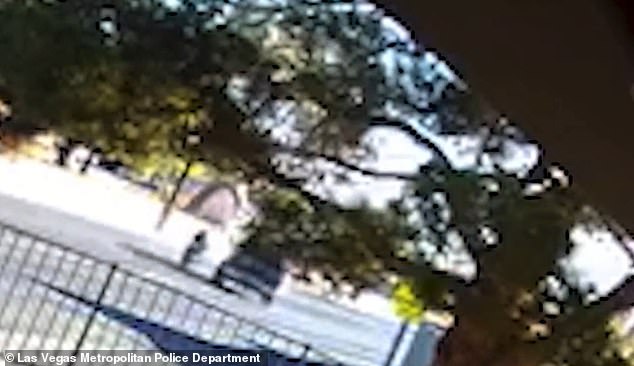 El video muestra a Daniels atropellando la motocicleta de Pollare (en la foto a la izquierda) y matándolo.