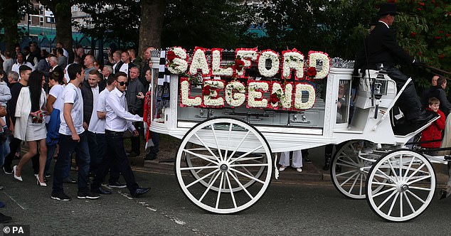 Paul Massey recibió un gran funeral en Salford, Manchester, luego de su muerte en 2015.