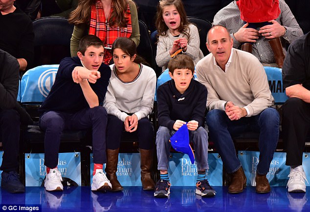 La personalidad de televisión caída en desgracia tiene otros dos hijos, Romy, 14, y Thijs, 11.  En la foto de izquierda a derecha están Jack, Romy, Thijs y Matt en un juego de los Knicks en MSG en 2016