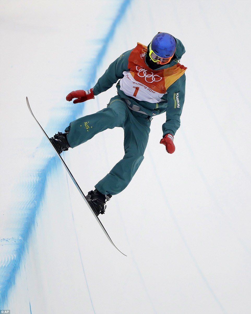 James lidera la carrera durante la final masculina de halfpipe en Phoenix Snow Park en los Juegos Olímpicos de Invierno de 2018 en Pyeongchang, Corea del Sur.