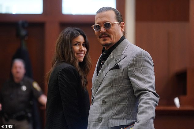 El otro abogado: durante meses, se especuló que a Depp le habría gustado otro de sus abogados: Camille Vasquez, de 38 años.  Repitió la estrella en el caso de Heard.  Visto en mayo en Virginia