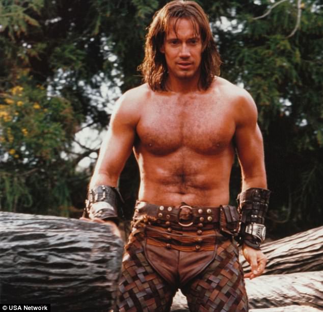 Sorbo, ahora de 59 años, encontró la fama en la década de 1990 protagonizando la serie de televisión Hercules: The Legendary Journey.