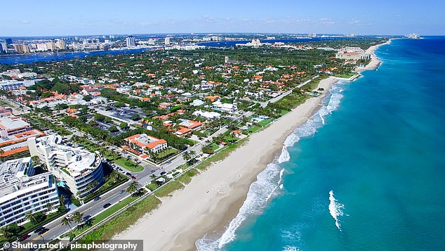 La propiedad del océano es solo para los ricos, y un multimillonario de Nueva York está listo para comprar un pedazo de Palm Beach a un precio de ganga.