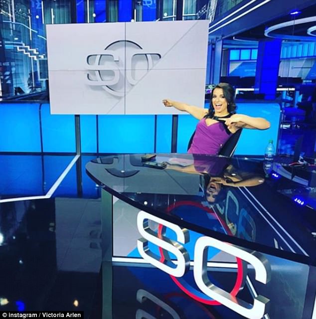 Victoria también es presentadora de deportes y presentadora en ESPN desde abril de 2015.