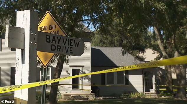El ataque ocurrió alrededor del mediodía del viernes en la casa de Matthews y Guertin en Bayview Drive, cerca de Hooker Road en Chesterfield Township, un suburbio tranquilo en las afueras de Detroit.