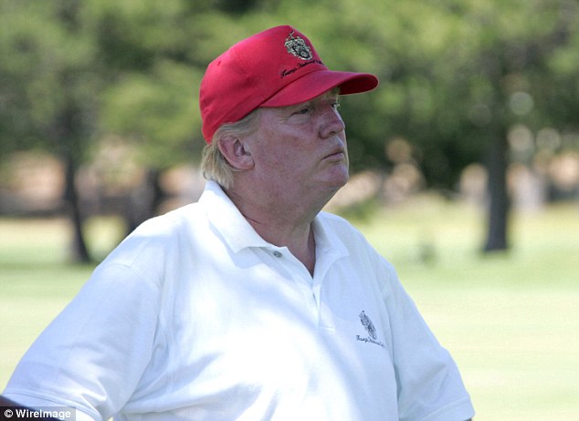 Daniels dijo que el incidente con Roethlisberger ocurrió solo un día después de que ella tuvo relaciones sexuales con Trump, a quien se ve en el evento de golf en 2006. Trump niega el encuentro sexual.