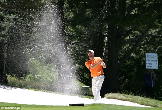 Se ve a Roethlisberger en el American Celebrity Century Golf Championship de 2006 en Lake Tahoe, donde supuestamente tuvo lugar la reunión con Daniels.