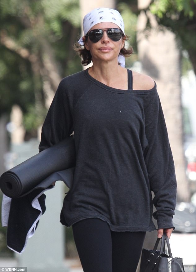 Manténgase en forma: la estrella de Real Housewives Of Beverly Hills fue vista en Los Ángeles el miércoles después de tomar una clase de yoga en el vecindario de Studio City. 