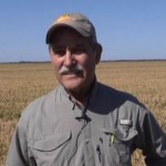 granjero John Garrett Comparte la cosecha