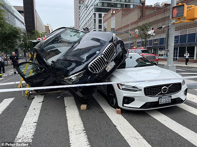 No está claro qué causó el accidente inicial.  El conductor de Volvo le dijo a DailyMail.com: 