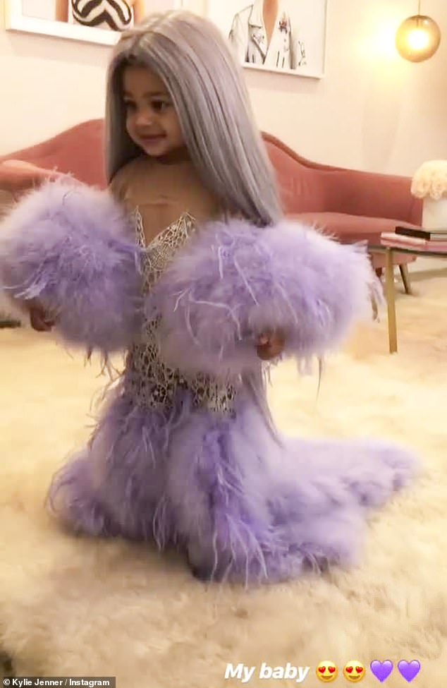 Mini yo: Kylie, de 22 años, hizo una versión en miniatura de su propio vestido Met Gala 2019 para la niña de 21 meses