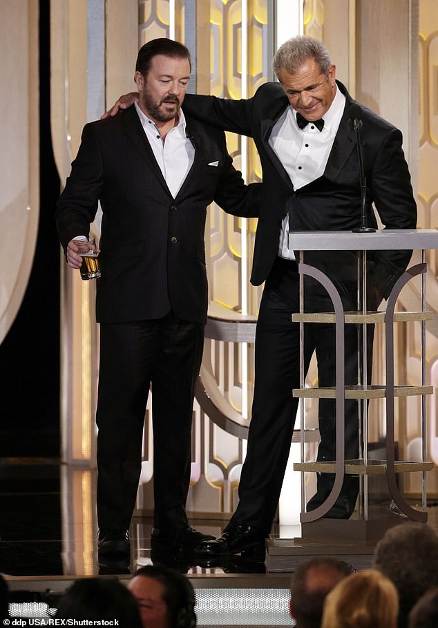 Gibson tuvo una experiencia tensa en el escenario en la ceremonia de los Globos de Oro de 2016 cuando el coanfitrión Ricky Gervais mencionó el arresto por DUI del actor de Braveheart en 2006 y comentarios antisemitas anteriores.