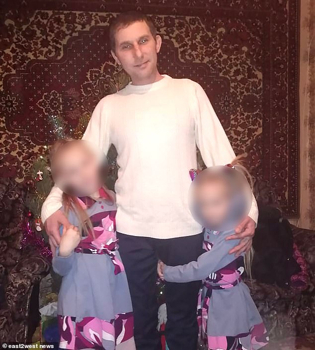 Matrosov, de 34 años, (en la foto con sus hijas), cuya hija de ocho años fue presunta víctima de Svirdov.