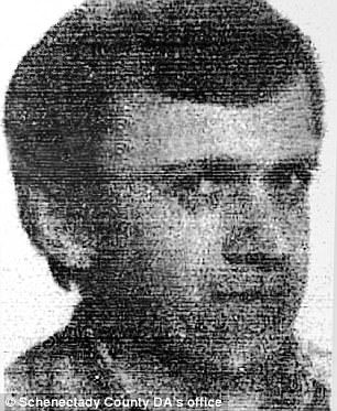 Stanislaw Maciag (en la foto de arriba) es el principal sospechoso del asesinato de dos prostitutas a mediados de la década de 1990.