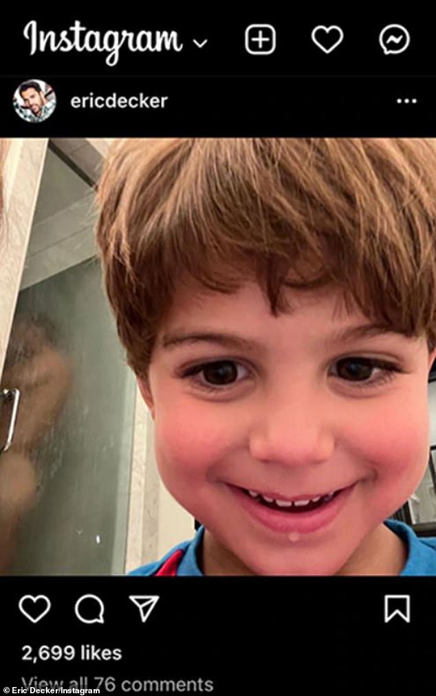 'Dios mío': el hijo de cuatro años de Jessie James Decker, Forrest, publicó una foto de su desprevenido padre, Eric Decker, duchándose el lunes.