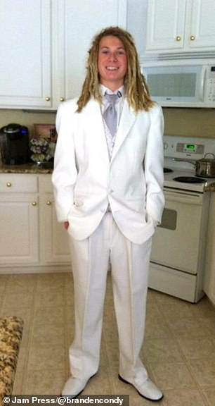 Branden Cody, 18, de Virginia, listo para el baile de graduación