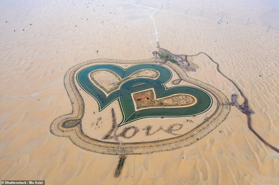 Love Lake Dubai, que consta de dos enormes lagos artificiales en el desierto que forman corazones de amor entrelazados