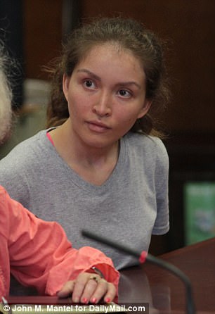 La ex escolta Svetlana Travis Zakharova, de 27 años, reveló que el descontento 'Luv Gov' Eliot Spitzer supuestamente pagó a niñas para que lo pasearan con correas y usaran juguetes anales.