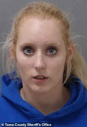 Brycelyn Haughey, de 22 años, fue acusada de cuatro cargos de explotación sexual por parte de un empleado de la escuela después de una relación de meses con un estudiante de 17 años.
