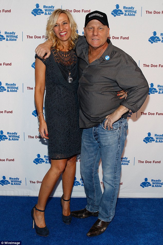 Steve Madden (der) y su entonces esposa Wendy Ballew asisten a una recaudación de fondos en el Metropolitan Pavillion el 1 de marzo de 2012 en la ciudad de Nueva York.