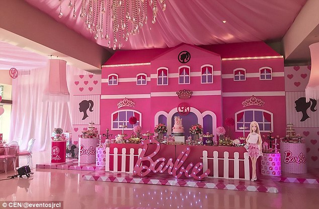 Las hijas gemelas del narcotraficante mexicano El Chapo acaban de celebrar su séptimo cumpleaños con una elaborada fiesta con el tema de Barbie.