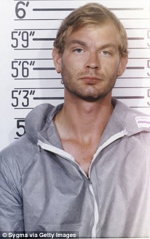 Jeffrey Dahmer fue encarcelado de por vida en 1994 después de admitir haber matado a 17 hombres y niños, desmembrado y comido a algunas de sus víctimas.