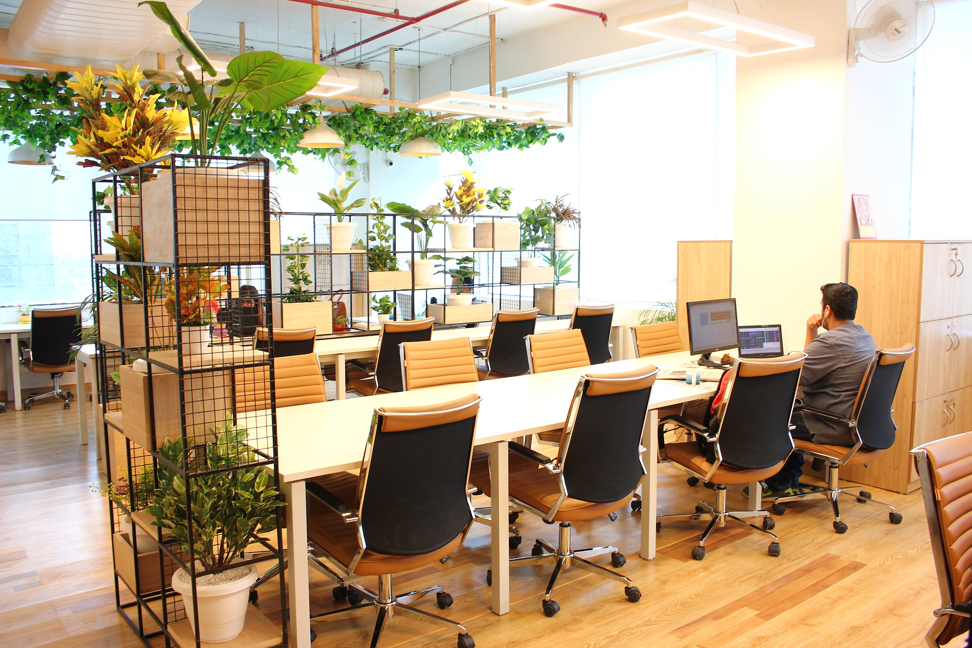 Salas para reuniones en coworking en Madrid: cómo elegir el espacio perfecto
